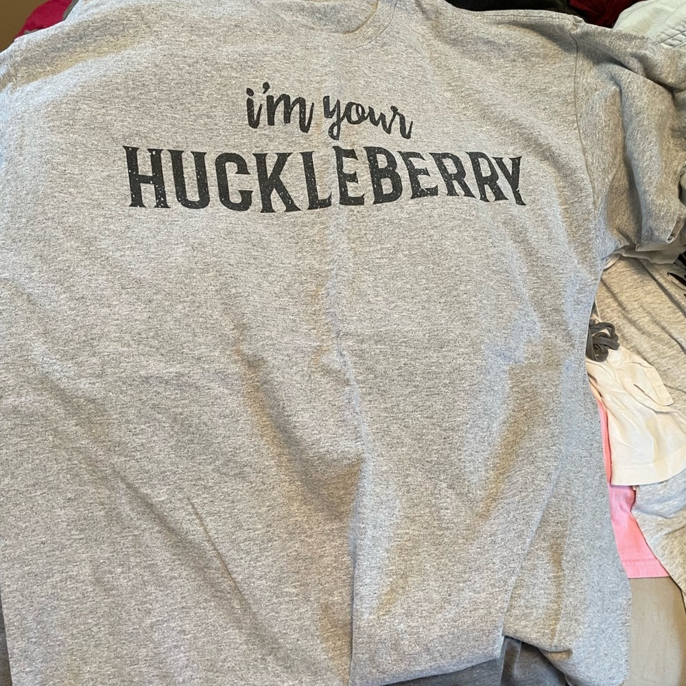 Grey t-shirt.